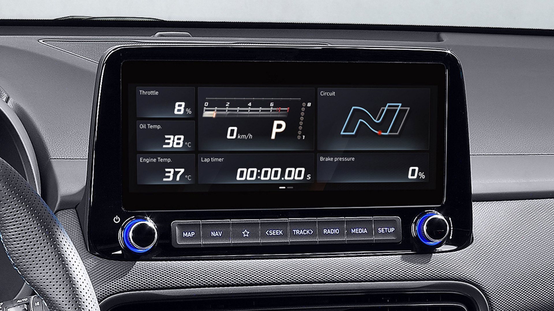 Pohled zblízka na 10,25“ dotykovou obrazovku s vysokým rozlišením v novém voze Hyundai KONA N.